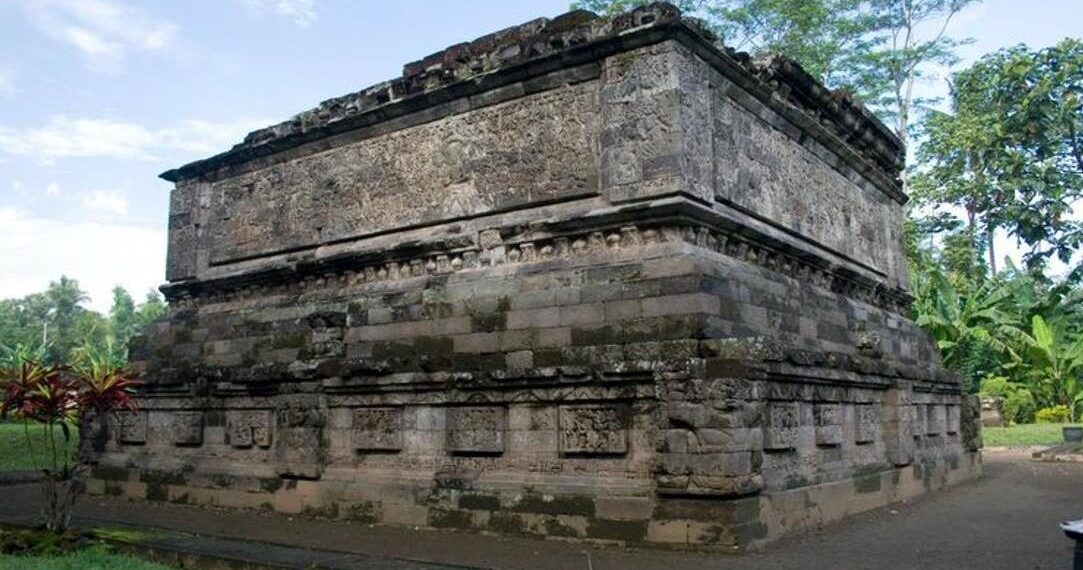 Mengenal Cagar Budaya Candi Surowono