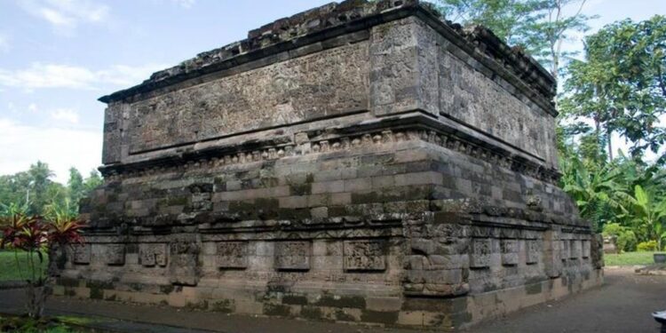 Mengenal Cagar Budaya Candi Surowono
