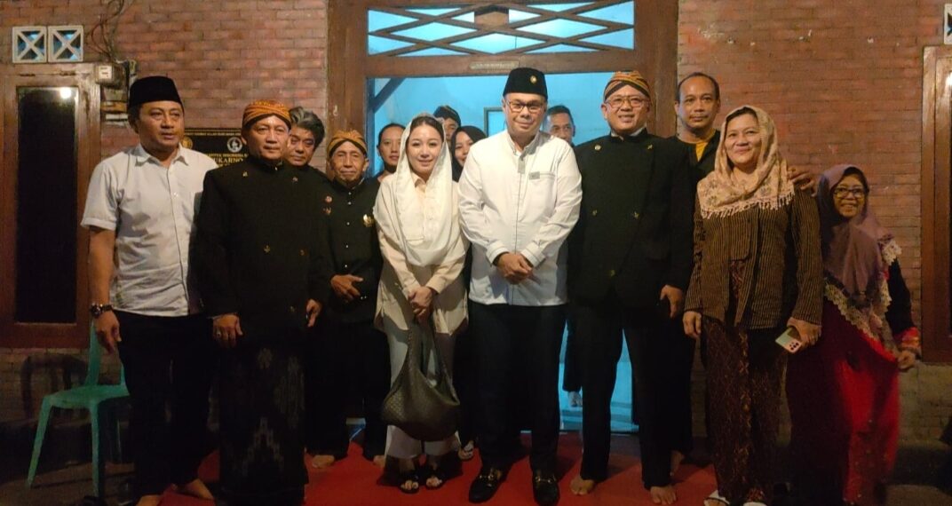 HAUL RMP SOEMOSEWOJO AYAH ANGKAT SOEKARNO, ADA DOA KAUTSARAN, SANTUNAN, GEMELAN DAN SHOLAWATAN