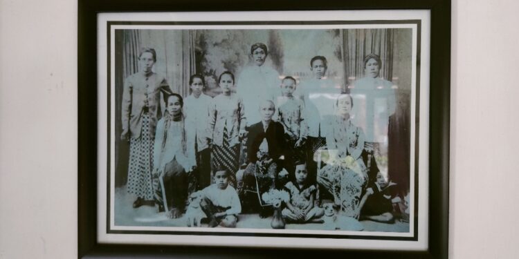 Foto R.M. Sajid Soemodiharjo Penasehat Predisen Soekarno di Keraton Mangkunegara