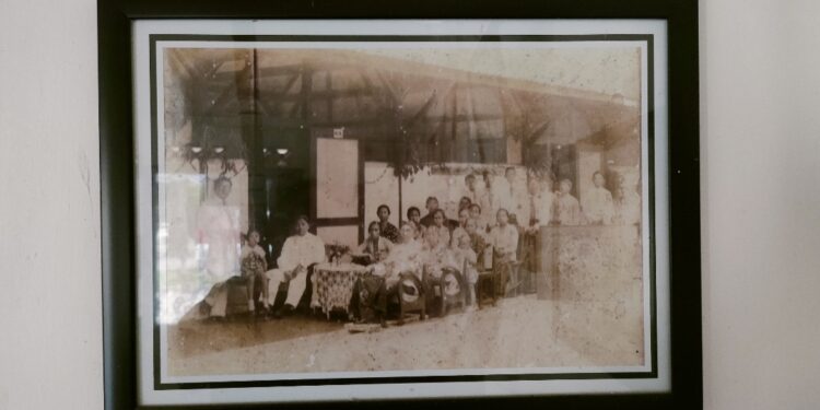 Foto R.M. Sajid Soemodiharjo Penasehat Predisen Soekarno di Keraton Mangkunegara
