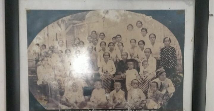 Foto Pernikahan Soekarno dengan Utari Putri Hos Tjokroaminoto