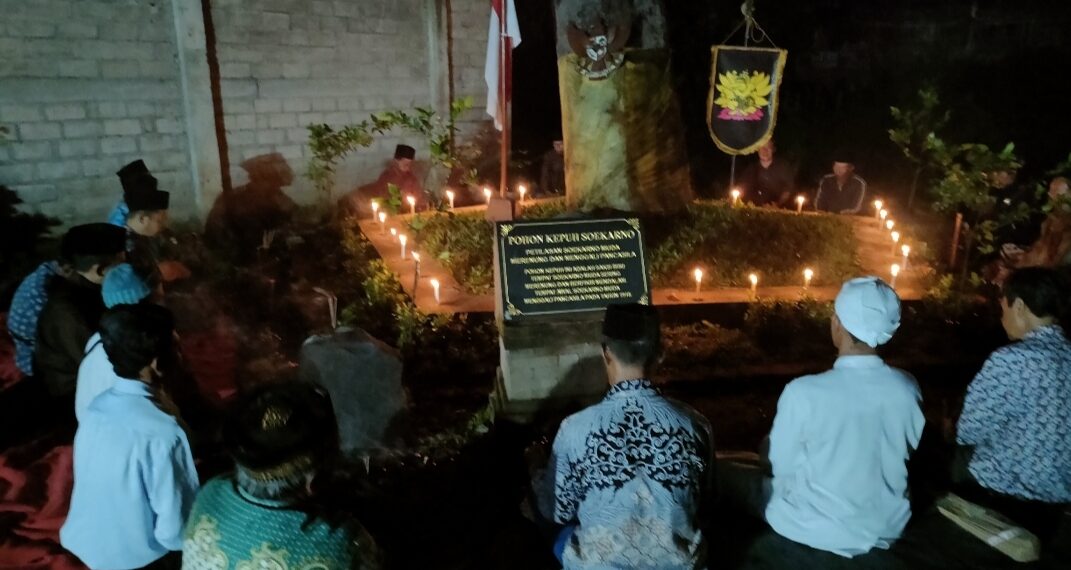 Warga Kediri  Gelar Acara Merenung Bersama  di bawah Pohon Soekarno Awal Menggali Pancasila 1918