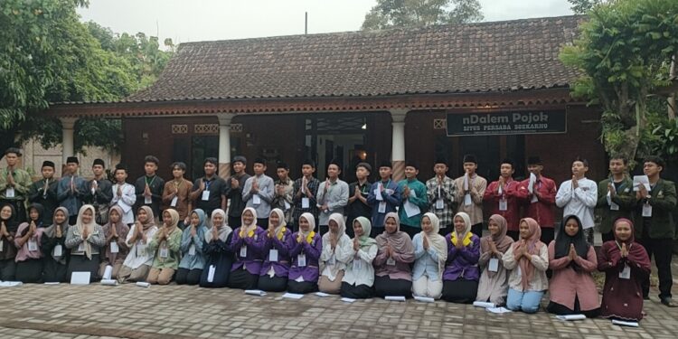 Jelang Tahun Baru 2026, Pendidikan Karakter Jati Diri Bangsa Digelar di Situs Bung Karno Kediri