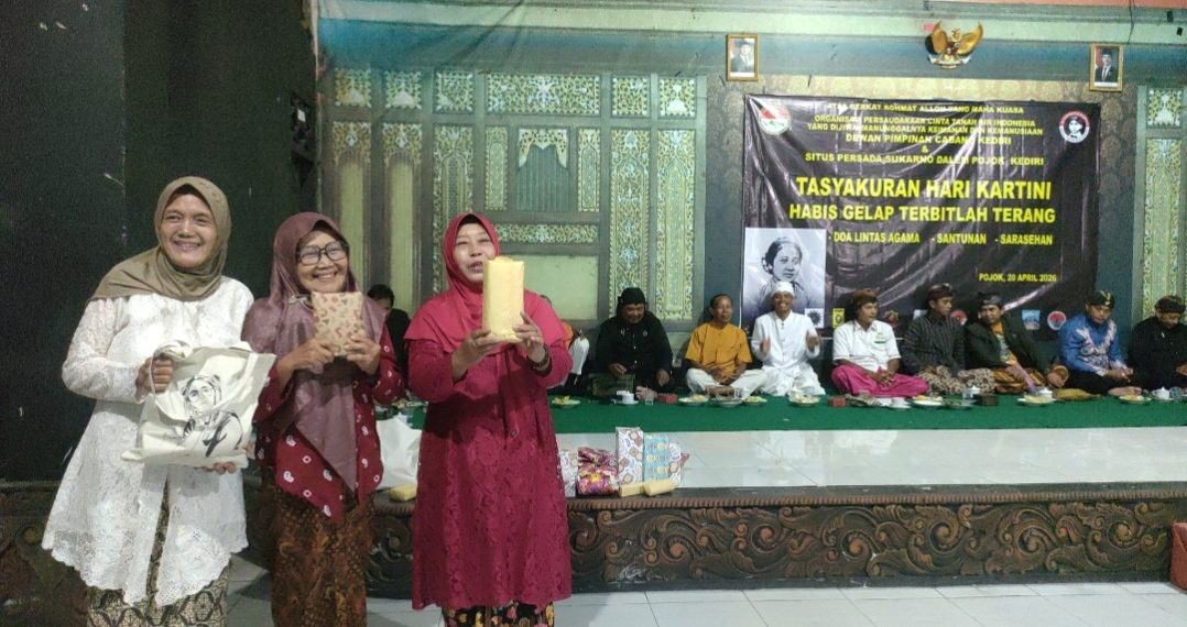 Fashion Show hingga Santunan Yatim, Peringatan Hari Kartini di Kediri Ini Tuai Antusiasme Warga