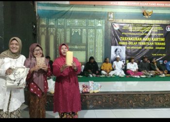 Fashion Show hingga Santunan Yatim, Peringatan Hari Kartini di Kediri Ini Tuai Antusiasme Warga
