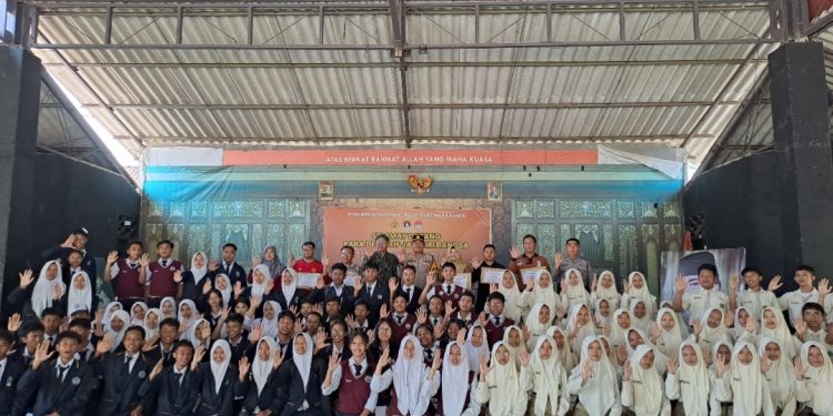 Ratusan Siswa SMP Ikuti Program “Detektif Jati Diri” di Situs Persada Soekarno Kediri